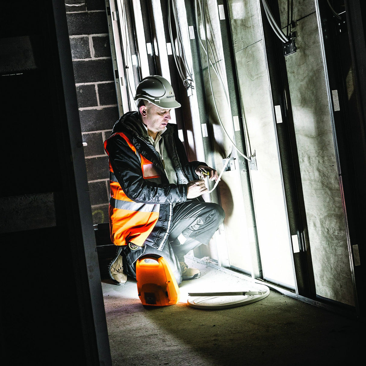 Defender LED Floor Light - Arbetslampa