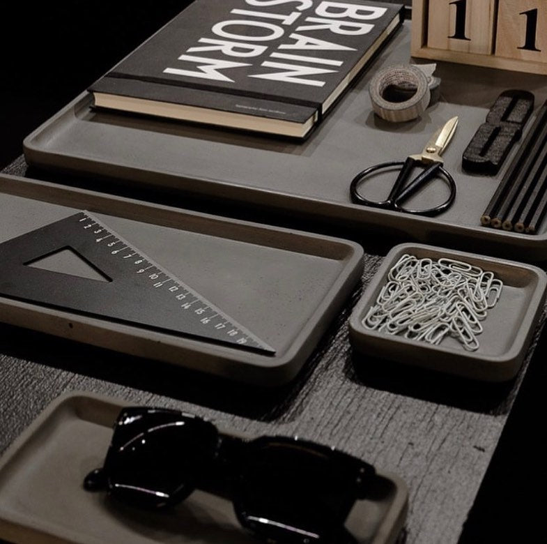 LIKEconcrete KARIN - Bricka i betong Small - Grå