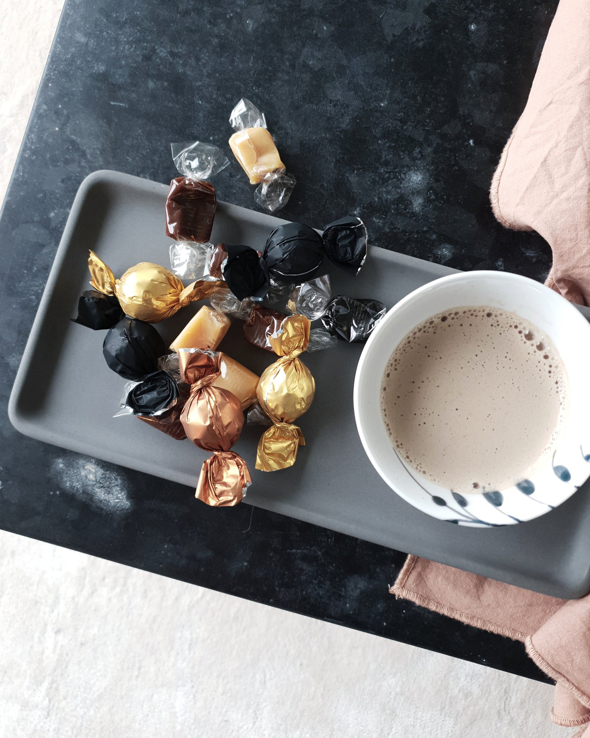 LIKEconcrete KARIN - Bricka i betong Small - Grå